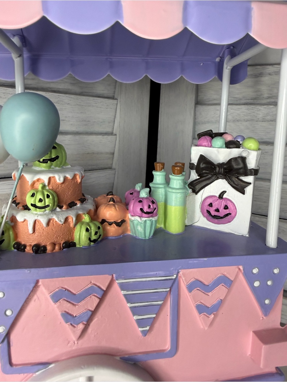Goblin & Ghoul Halloween Sweet Treat Pumpkin Cake Halloween Decor Pink - Picture 2 of 9